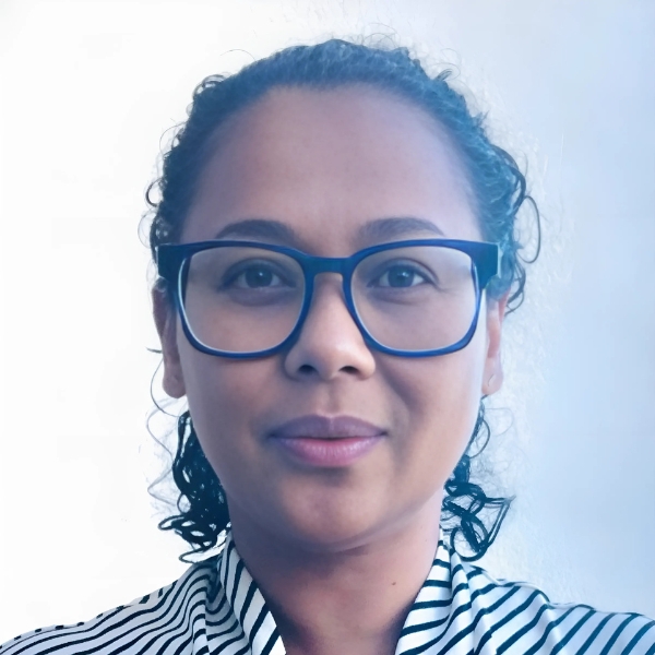 YECK-PANG Ollivia - secretaire - Dr Ekeuh-Dr Rouet-centre de consultation